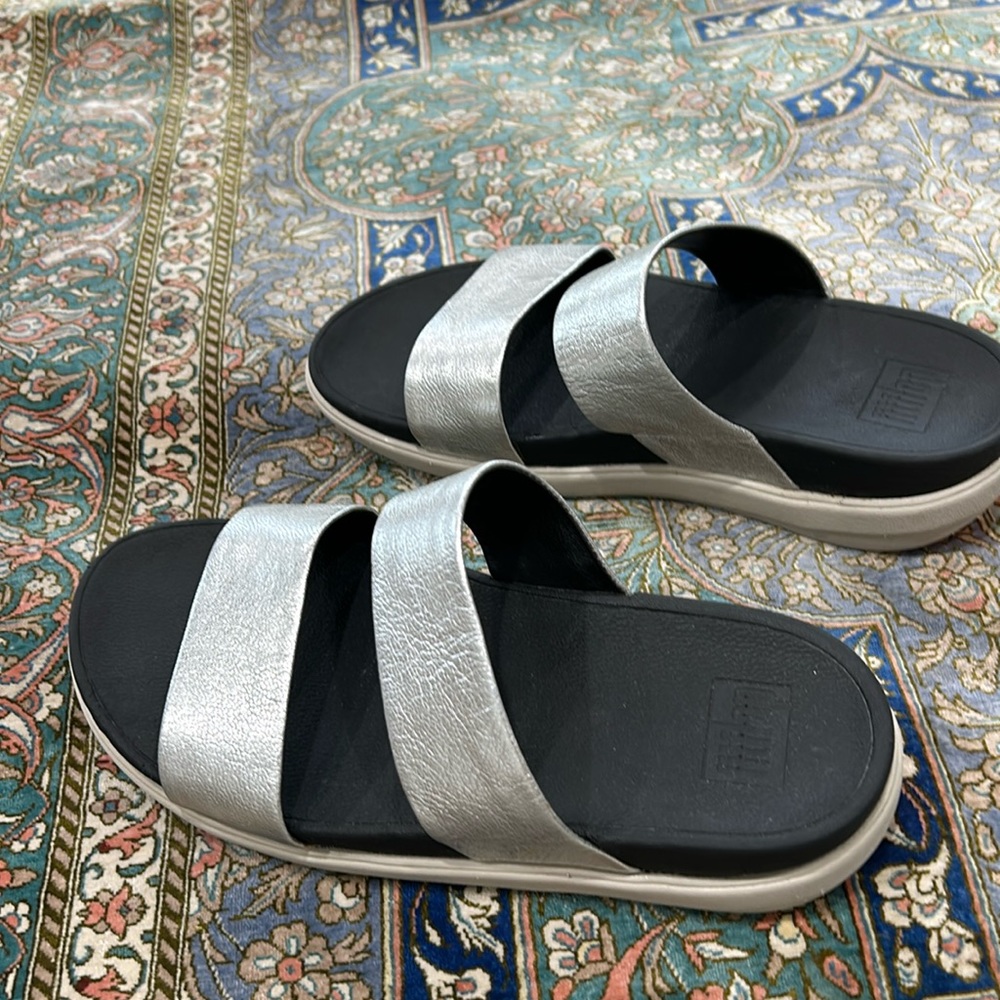 Silver metallic Fitflop size 8 sandals